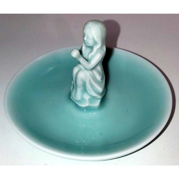 CELADON Praying Girl Trinket Dish/Ring Holder Blue Green Made in China - Picture 2 of 4
